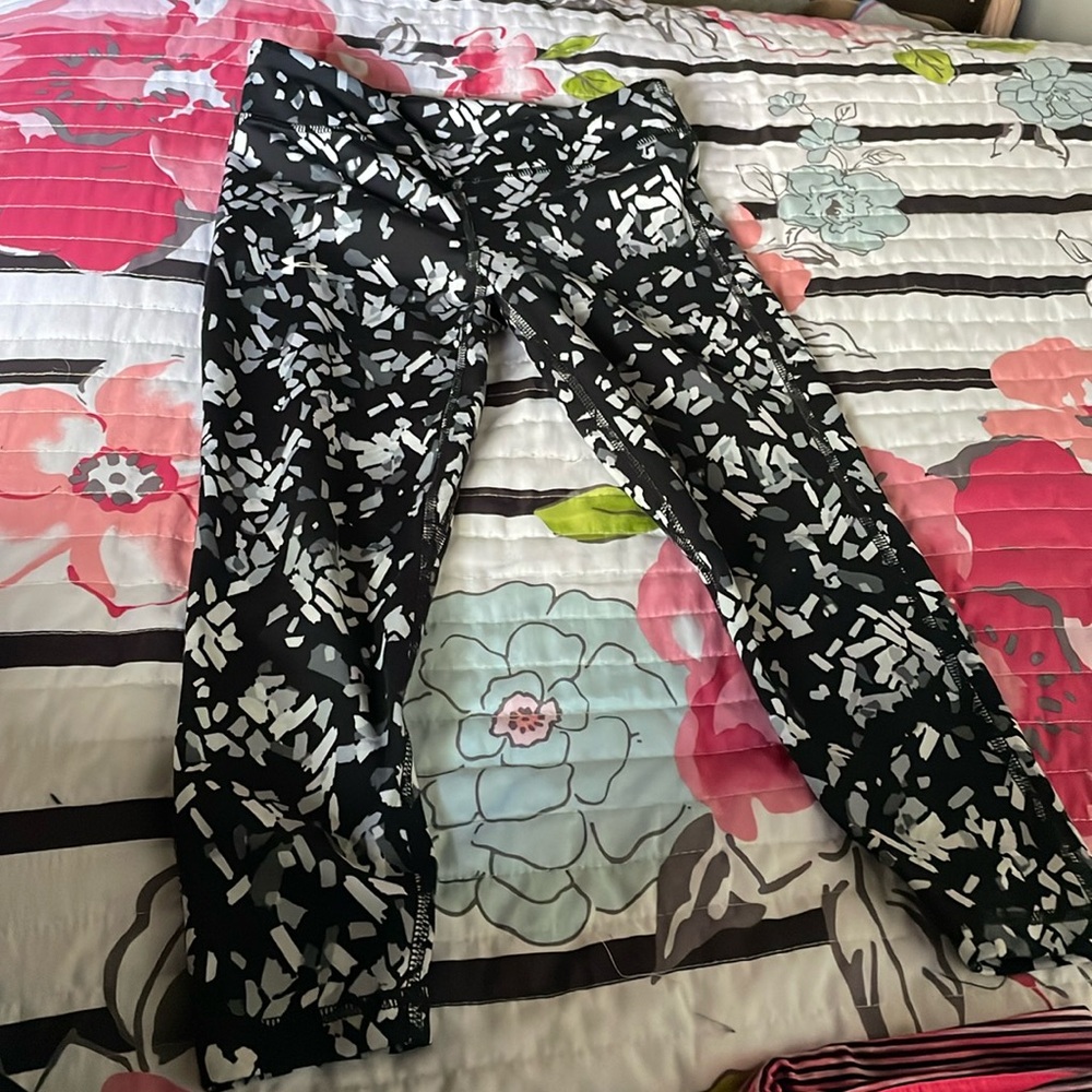 Under armor girls capri leggings